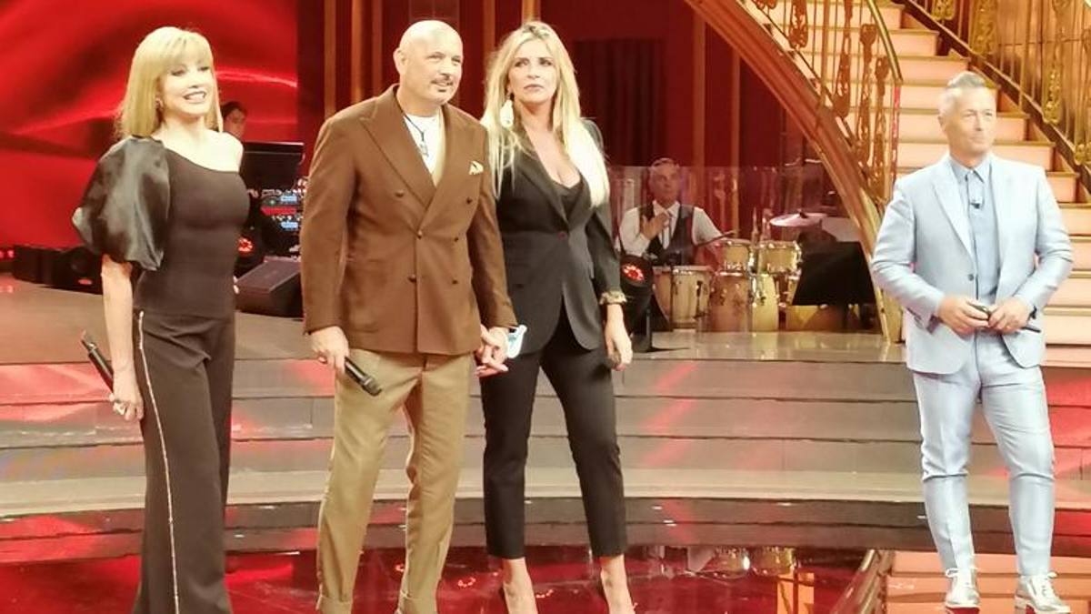 Ballando con le stelle ricorda Mihajlovic e Sconcerti, Carlucci: “Li onoriamo in pista”