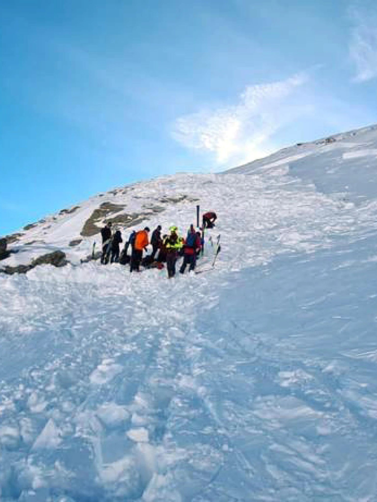 Tragedia in montagna: si lancia con la tuta alare, ma precipita e muore