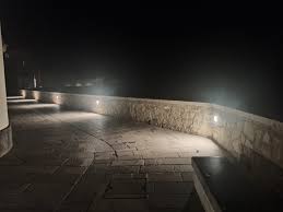 Trapani, vandali distruggono 30 fari di illuminazione delle Mura di Tramontana