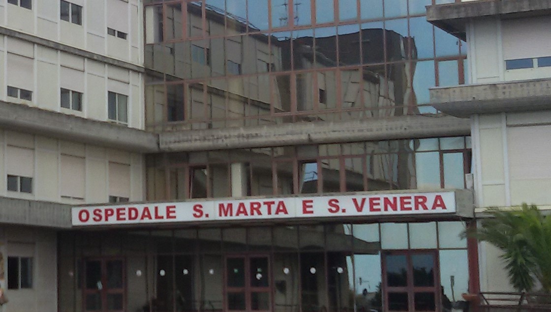 Acireale, cede controsoffitto all’ospedale: messa in sicurezza l’area sud-ovest