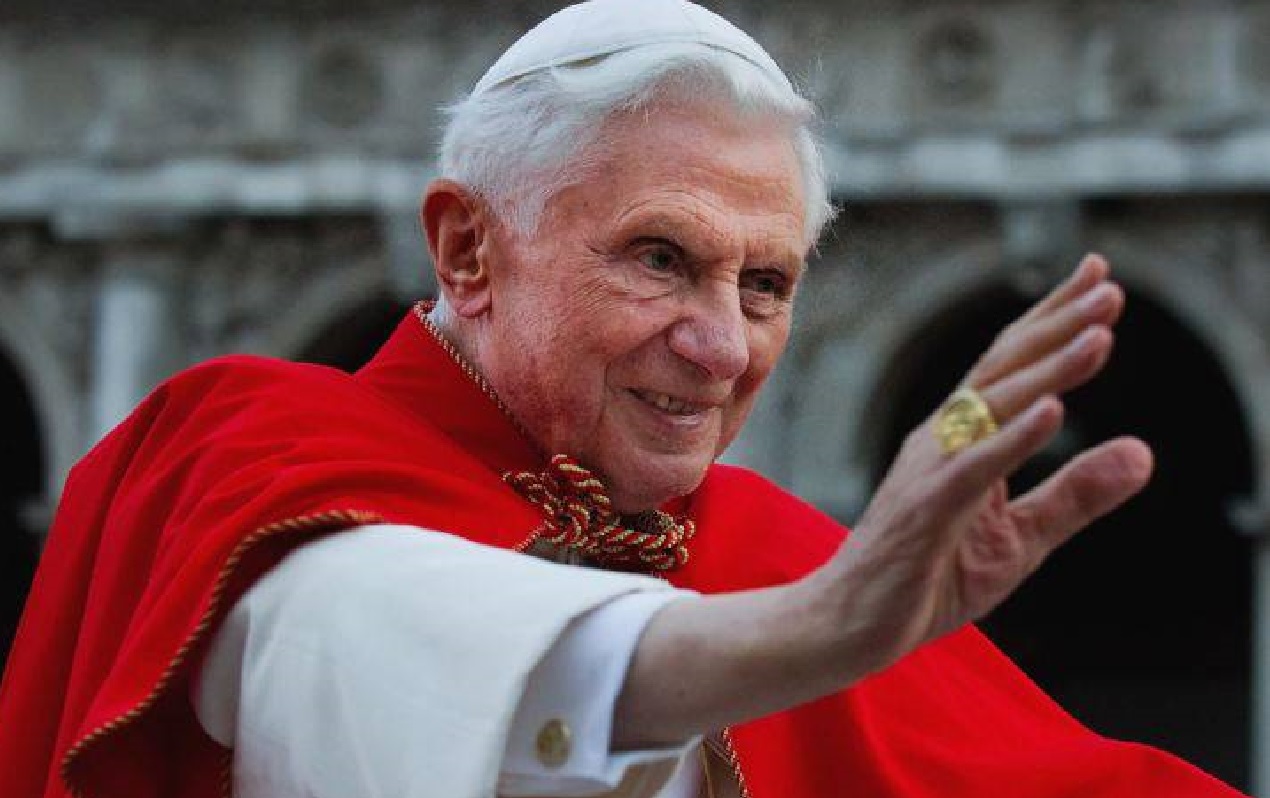 Ratzinger, è morto il Papa emerito: dal funerale alla sepoltura: ecco cosa succederà