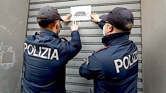 Cibo scaduto, colonie di parassiti e acqua sporca: chiusi due ristoranti a Siracusa