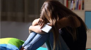 Non accetta la relazione della figlia e la chiude in casa: 22enne liberata dai carabinieri