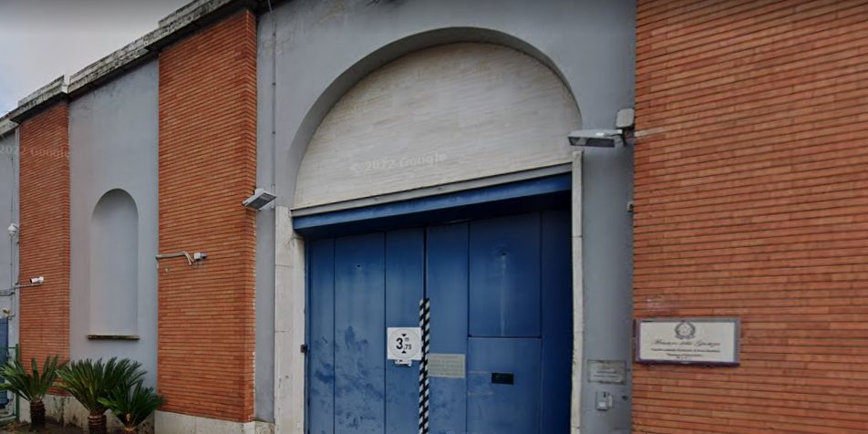 Carceri, lanciate bombe molotov in parcheggio Rebibbia femminile