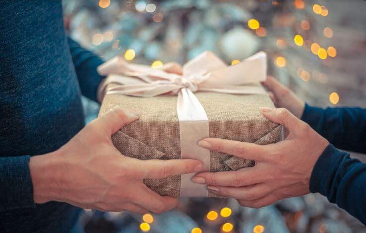 Natale, Codacons: un regalo su 4 sarà riciclato sul web