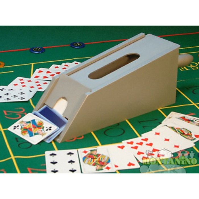 Tombola, baccarat e cucù: ecco perchè a Natale si gioca a carte