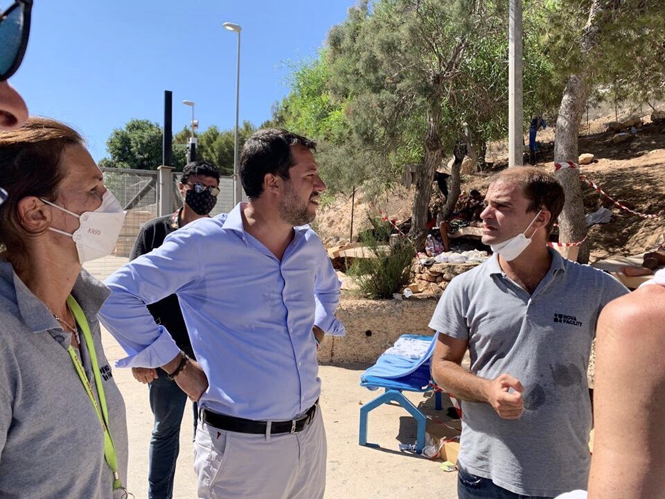 Lampedusa, oggi Salvini incontrerà Guardia costiera. Nella notte arrivati altri 160 migranti