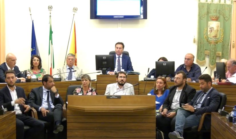 Sciacca, per le variazioni di bilancio c’è il via libera del Consiglio