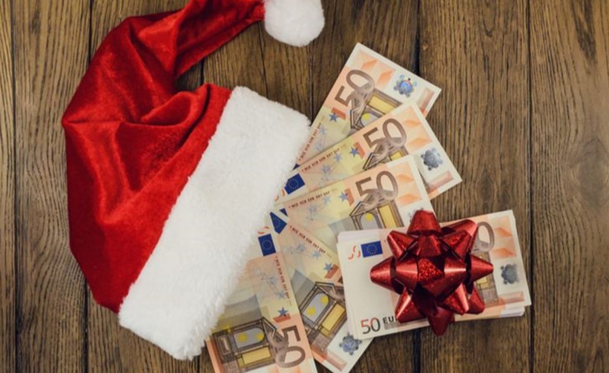 Bonus Natale 100 euro, cosa sapere sui requisiti e come presentare domanda