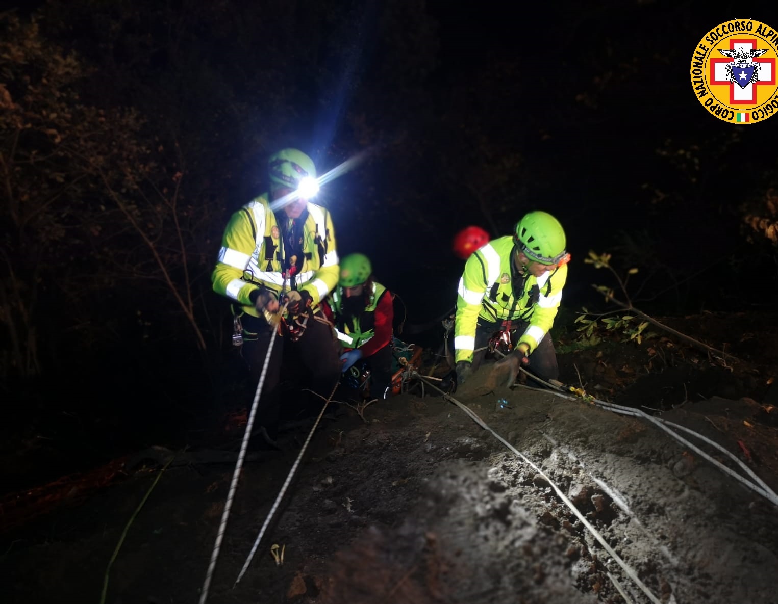 Autobetoniera precipita in un dirupo nel Messinese: morto il conducente