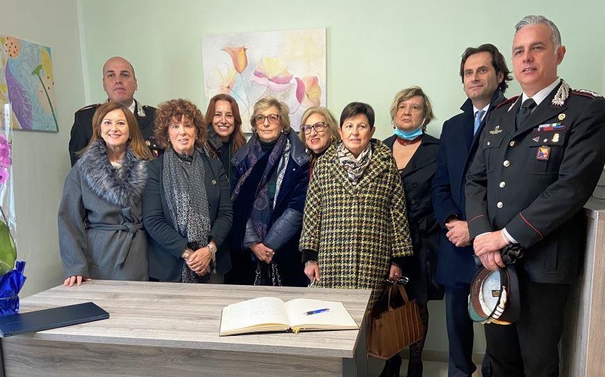 Nella caserma dei carabinieri di San Cataldo inaugurata “Una stanza tutta per sé”