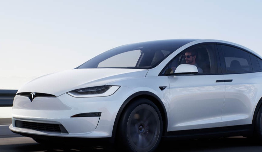 Problemi per l’assistenza guida, Tesla richiama 362mila auto