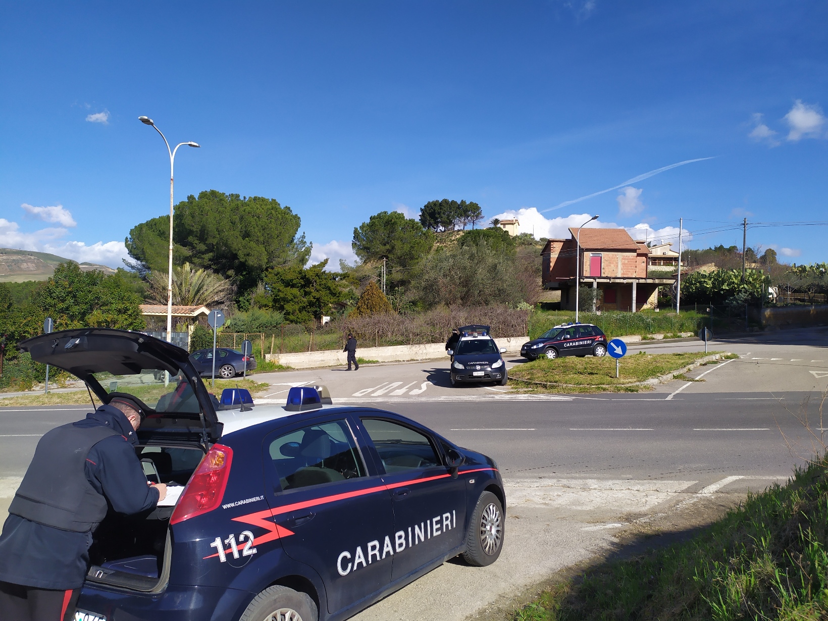 Fuggono alla vista dei carabinieri: tre giovani di Villarosa arrestati dopo folle inseguimento