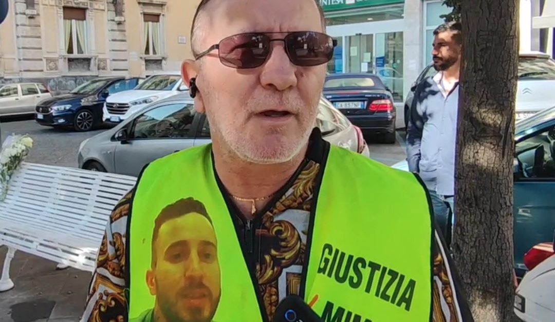 Catania, a piazza Trento una panchina bianca in memoria delle vittime della strada