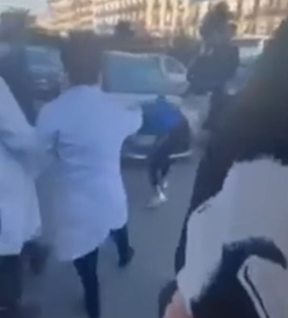 Palermo, le immagini della rissa tra ragazze in corso dei Mille