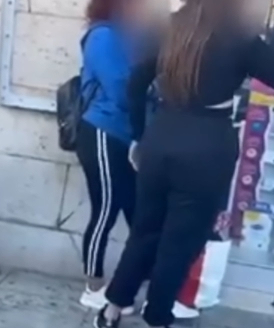 Palermo, le immagini della rissa tra ragazze in corso dei Mille