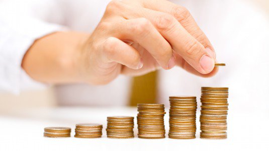 Cibo, benzina e bollette drenano il 60% delle spese