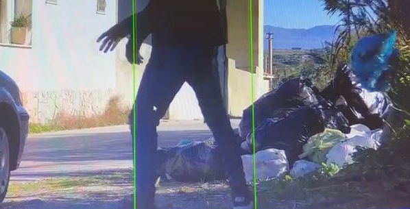 Rifiuti, a Castellammare del Golfo pugno duro del sindaco