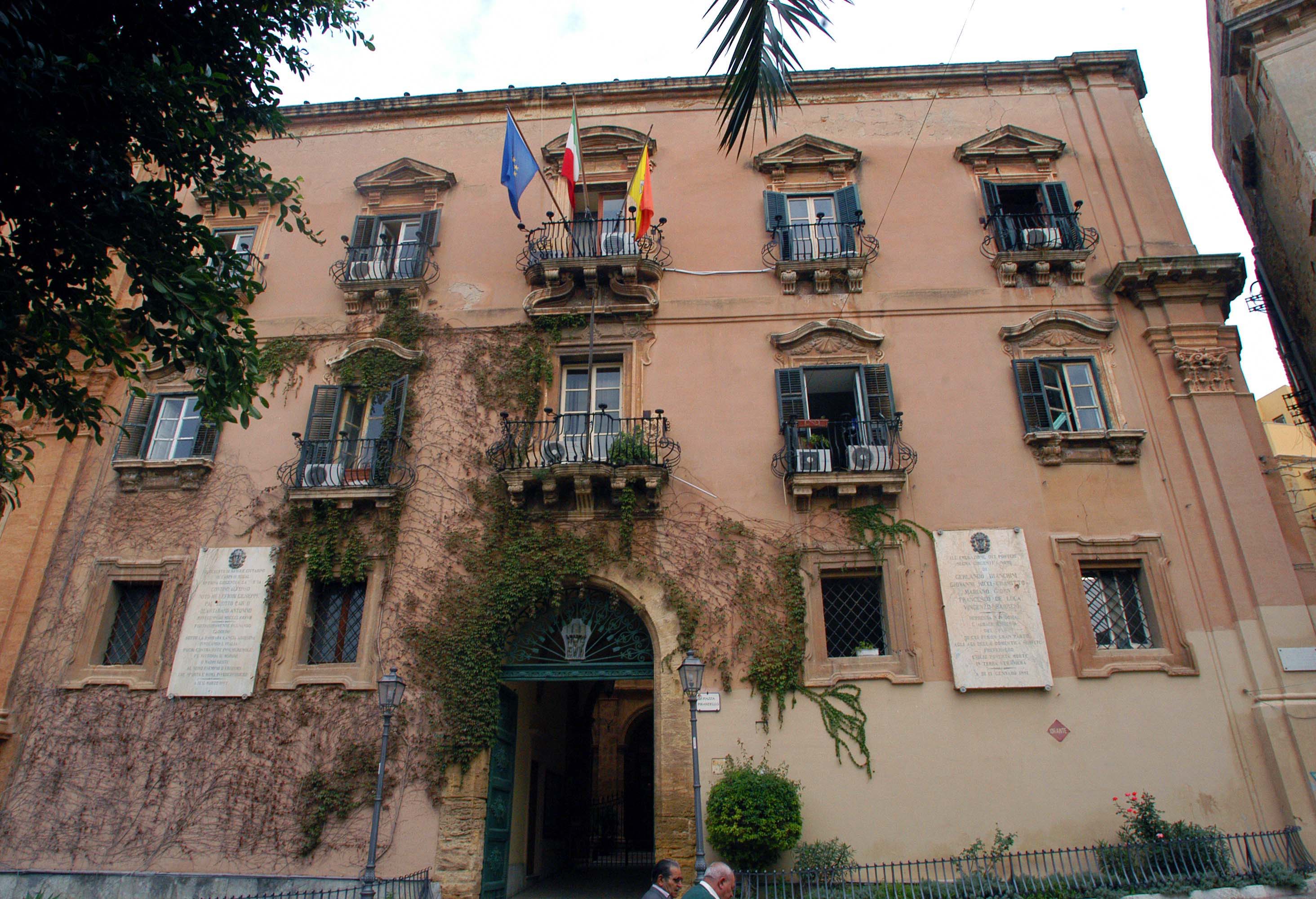 Agrigento, traffico e parcheggi selvaggi, si cercano soluzioni