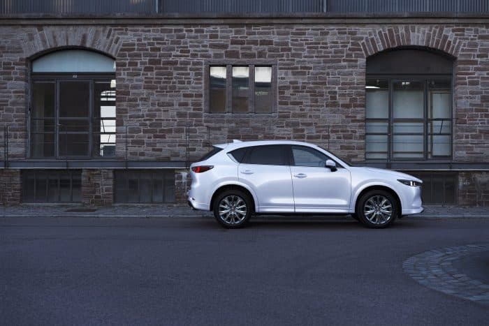 Per Mazda il 2023 si apre con l’arrivo di una versione Mild Hybrid della CX-5
