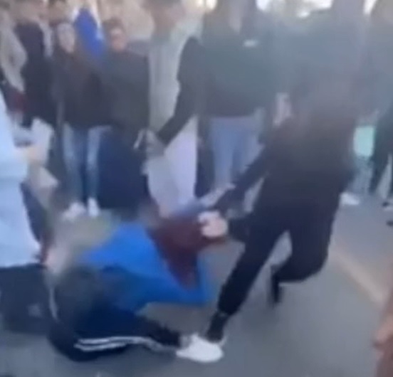 Palermo, le immagini della rissa tra ragazze in corso dei Mille