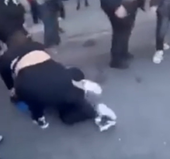 Palermo, le immagini della rissa tra ragazze in corso dei Mille