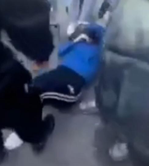 Palermo, le immagini della rissa tra ragazze in corso dei Mille