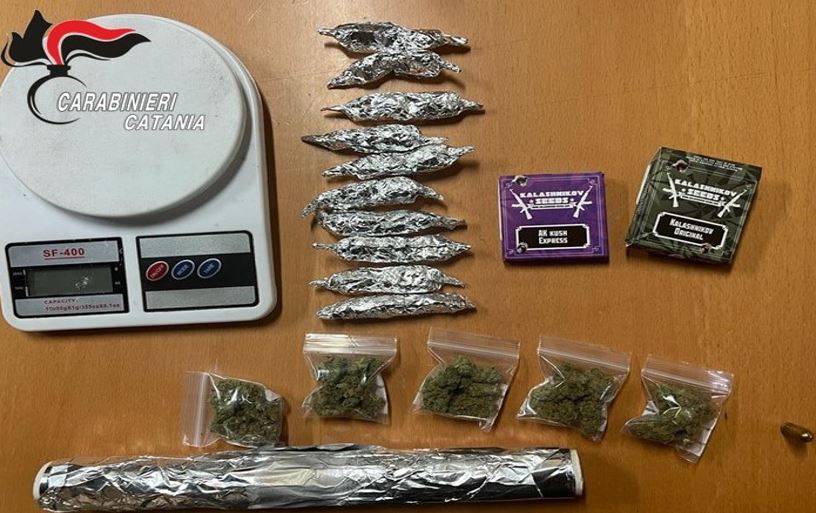 Minorenne ma già abile spacciatore: i carabinieri lo “beccano” e lo arrestano a Picanello