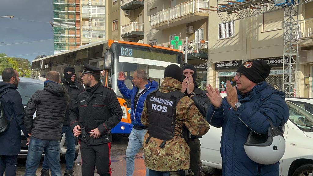 “Bravi”, la Sicilia che gioisce all’arresto di Matteo Messina Denaro – VIDEO e FOTO