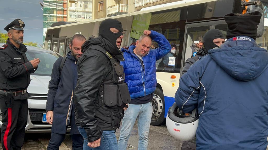 “Bravi”, la Sicilia che gioisce all’arresto di Matteo Messina Denaro – VIDEO e FOTO