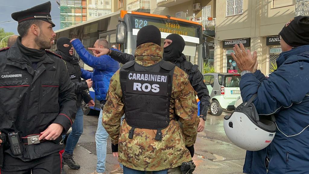 “Bravi”, la Sicilia che gioisce all’arresto di Matteo Messina Denaro – VIDEO e FOTO