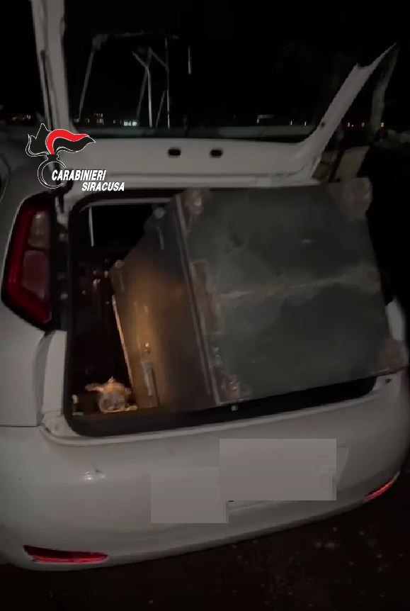 Terrore in villa nel Siracusano, coppia immobilizzata e derubata: fermati due malviventi