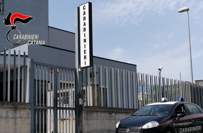 Vessa e pedina l’ex compagna: 42enne arrestato dai carabinieri
