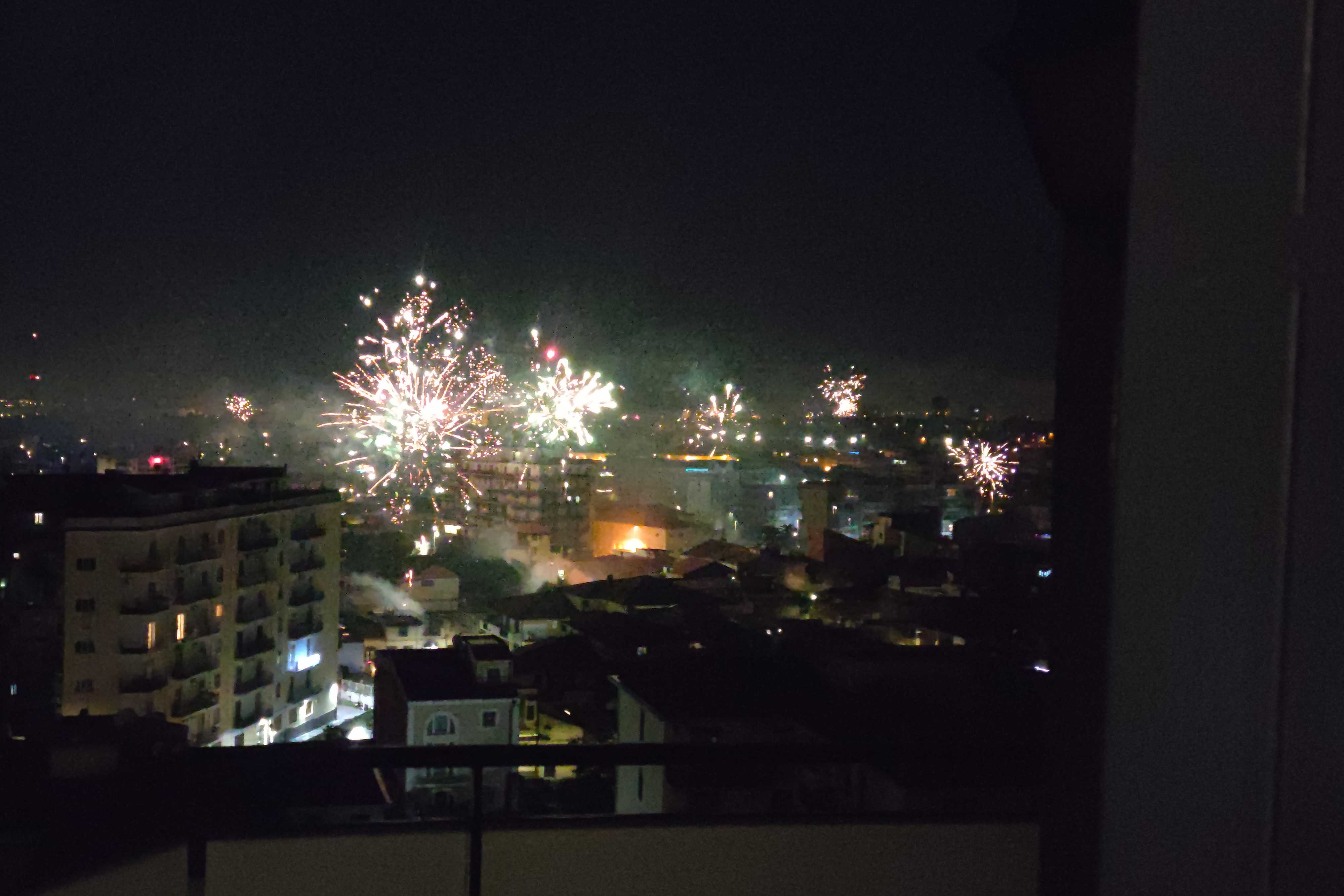 Galleria foto 'Benvenuto 2023, il cielo di Catania si illumina per festeggiare Capodanno – FOTO e VIDEO' - foto 2