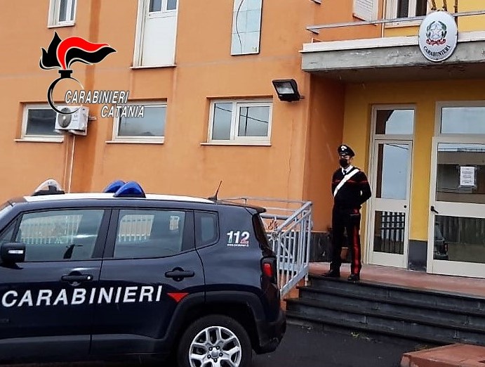 Tormentata dall’ex con problemi di droga: l’incubo, la denuncia e l’arresto nel Catanese
