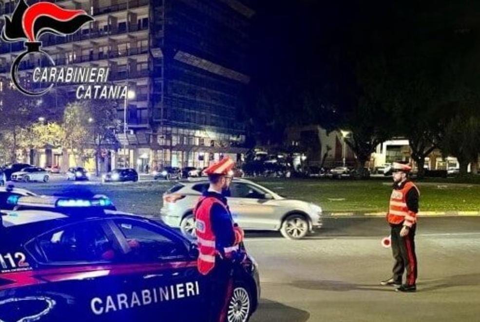 Catania, posti di blocco nel cuore della città: si cercano armi e droga