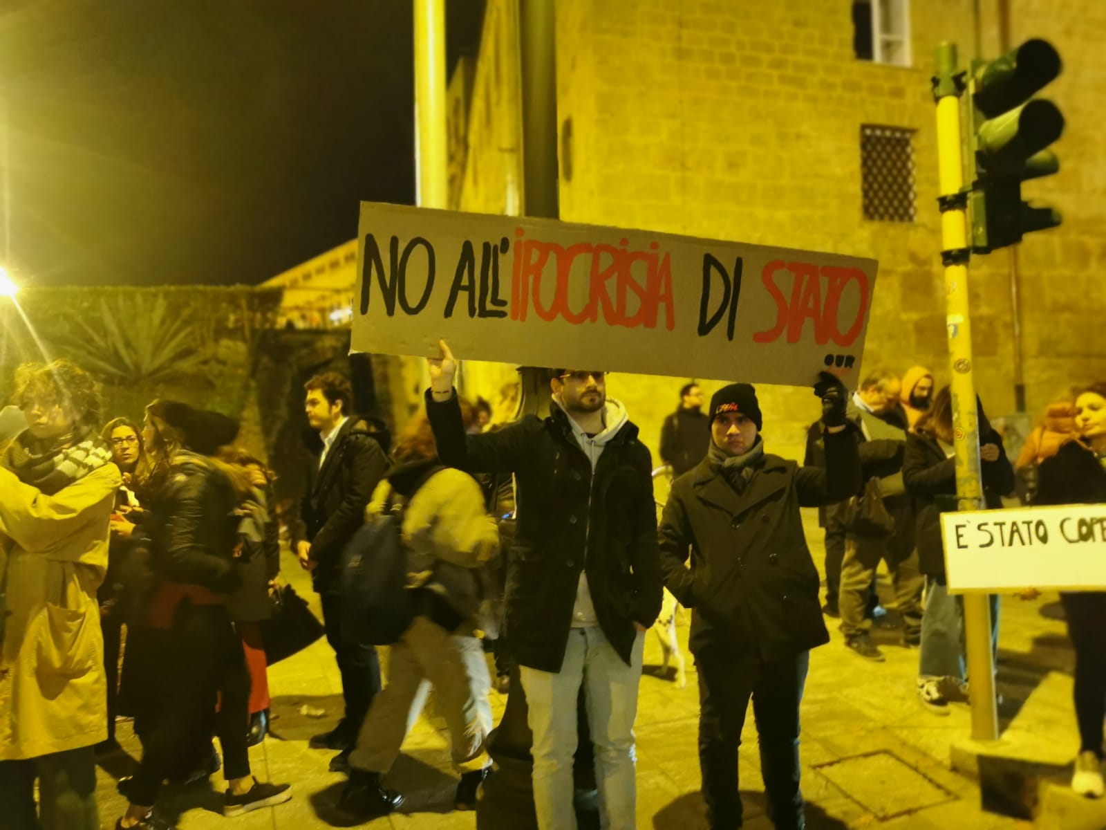 Arresto Messina Denaro, gruppo di studenti in protesta: “E’ stato coperto per 30 anni”