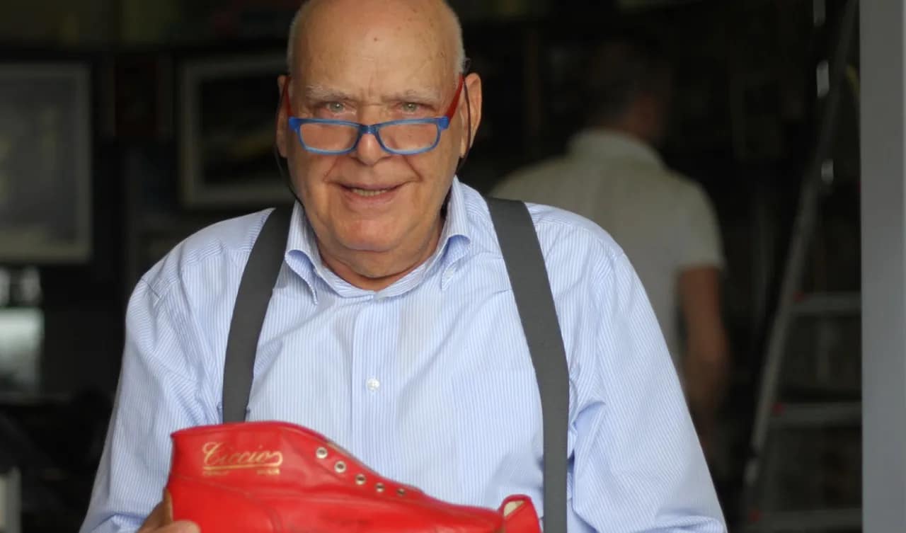 Ciccio Liberto, morto il leggendario “calzolaio dei piloti” siciliano: aveva 86 anni