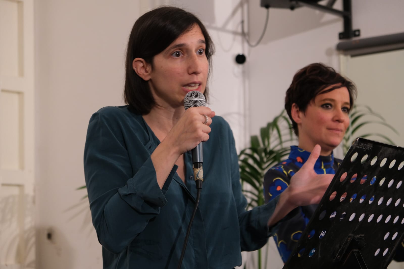 Il primo discorso di Elly Schlein da segretaria Pd, il tema della sanità e il caso di Pachino