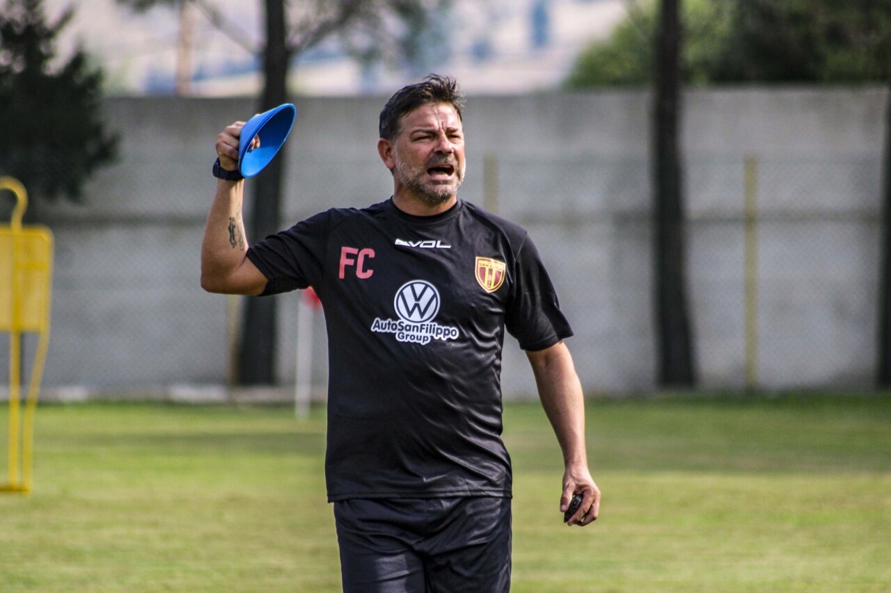 San Luca-Catania, scoppia il caso Cozza: “Io esonerato? Nessuna comunicazione, mi presenterò in campo”