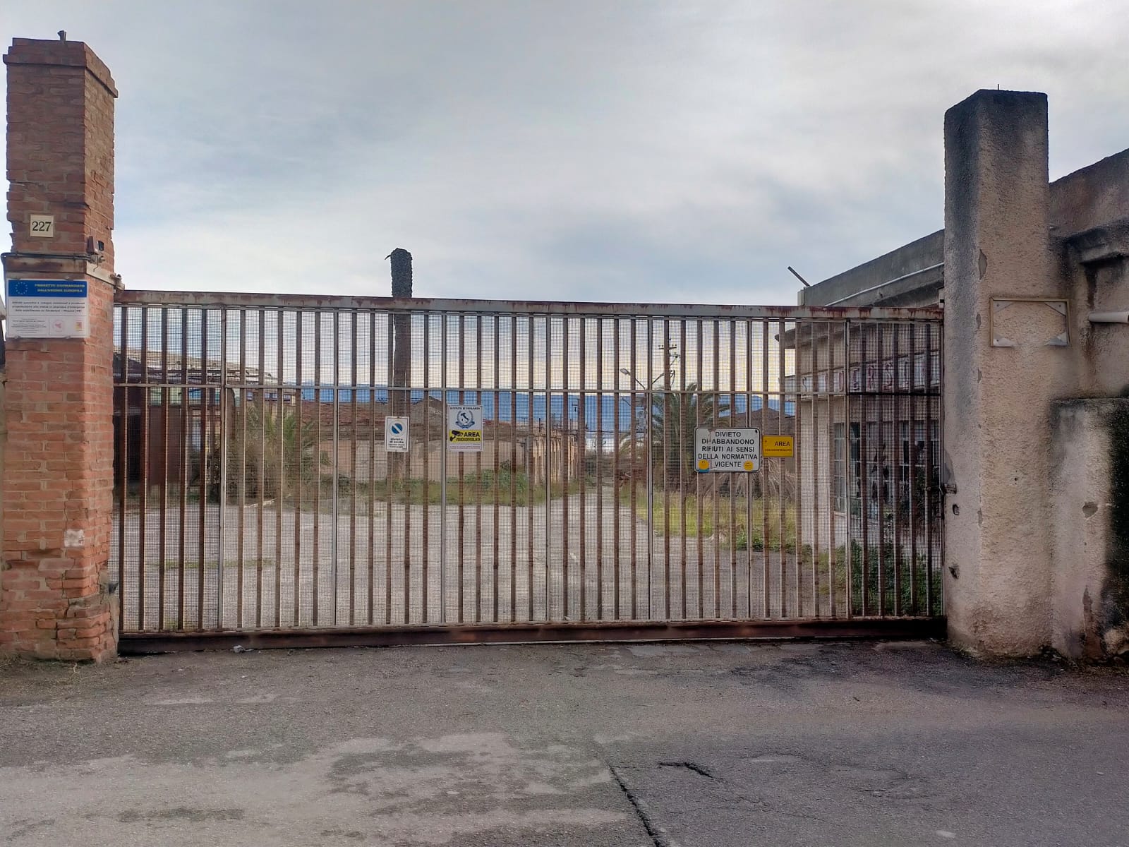 Ex Sanderson, da gloriosa azienda a “campo di veleni” a cielo aperto – FOTO