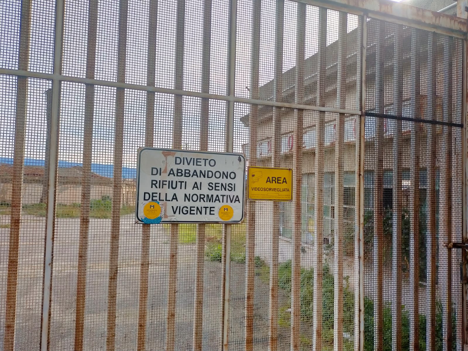 Ex Sanderson, da gloriosa azienda a “campo di veleni” a cielo aperto – FOTO