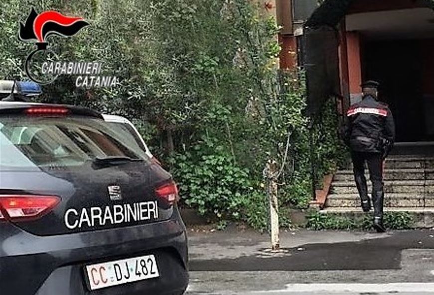Rubano in cantiere di Librino, in 2 “beccati” con ponteggio nell’auto: arrestati