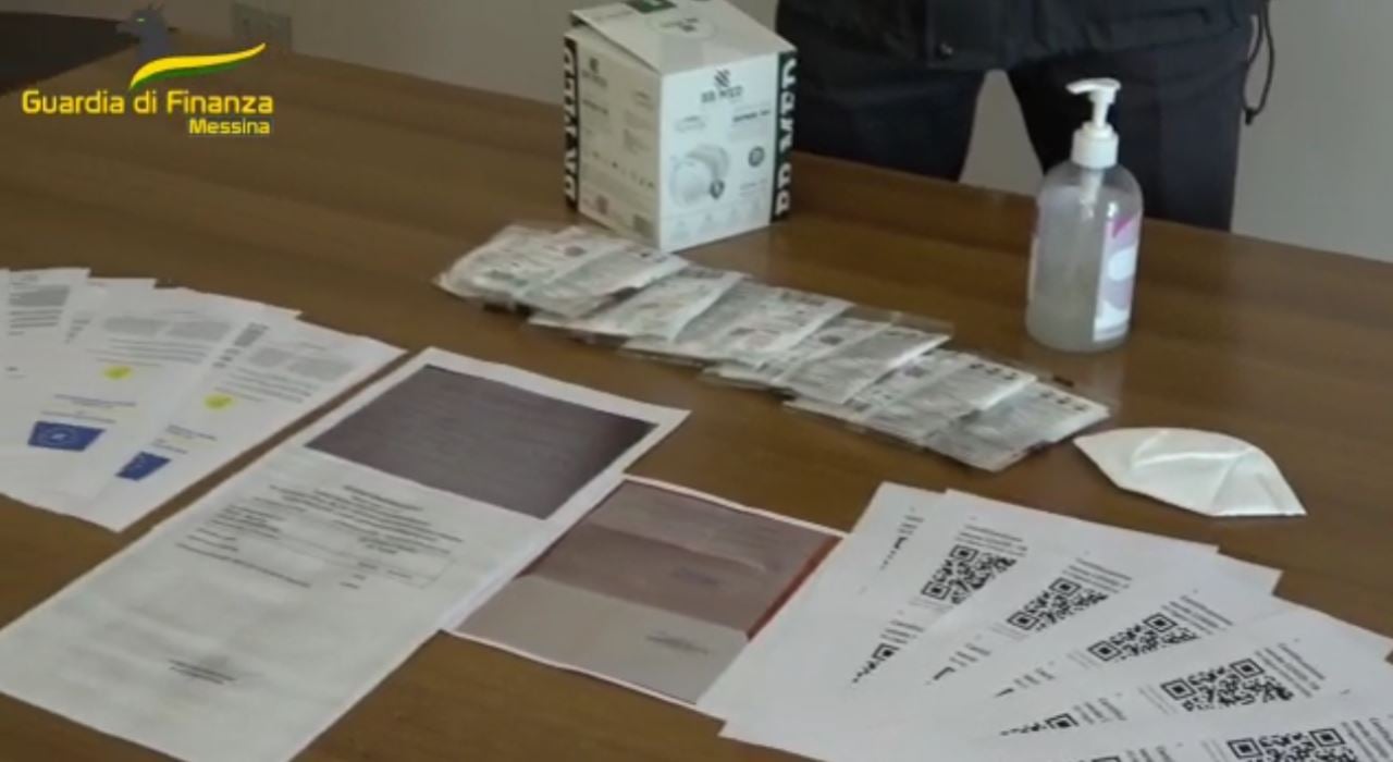 Messina, scandalo green pass falsi: indagati un medico e 3 operatori sanitari