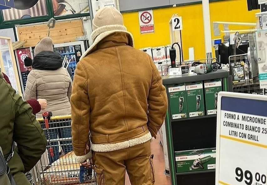 In giro vestiti come Matteo Messina Denaro: deputato denuncia il folle outfit