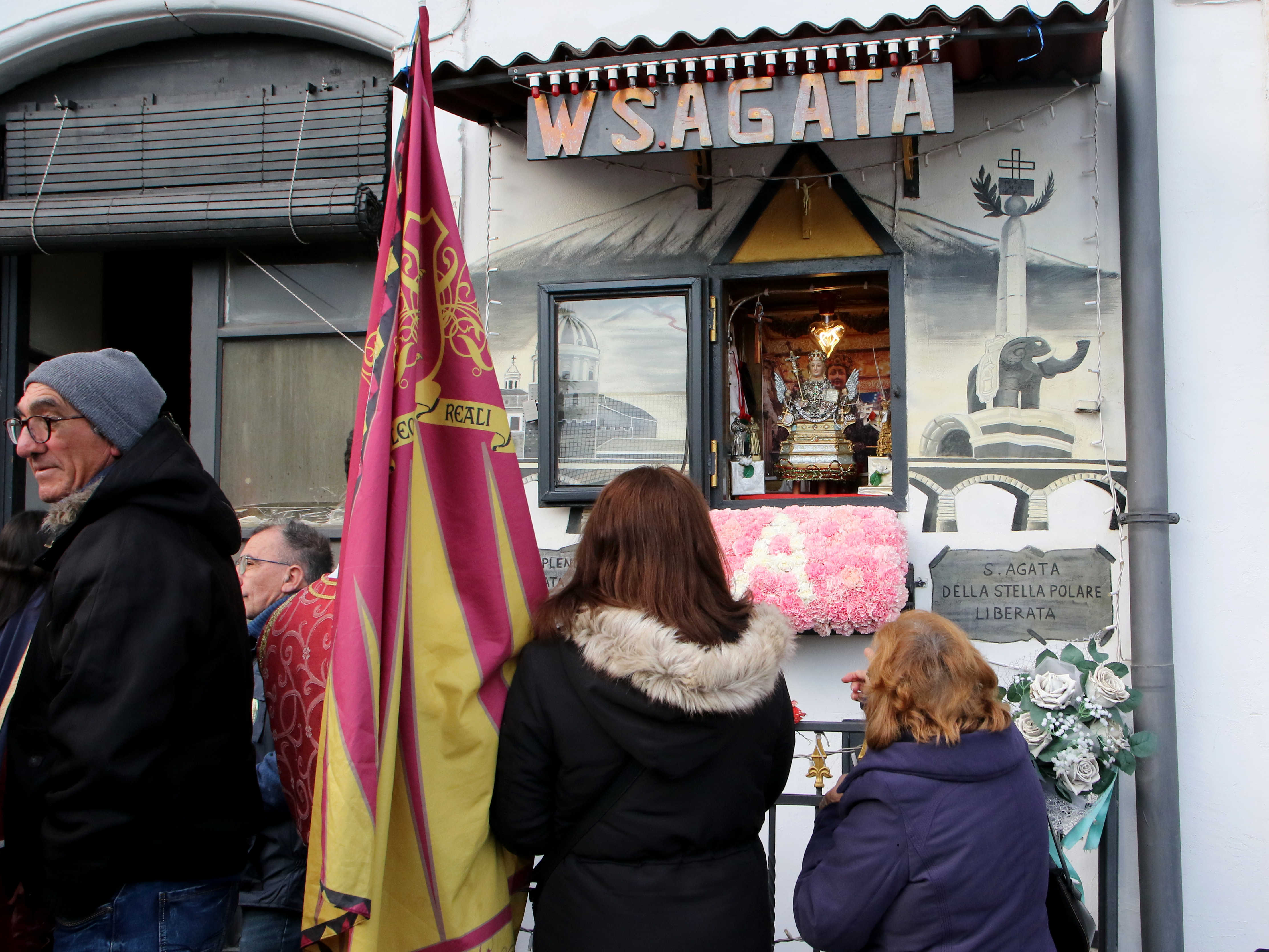 L’altarino di Sant’Agata in via Stella Polare abbraccia i suoi abitanti, le Foto