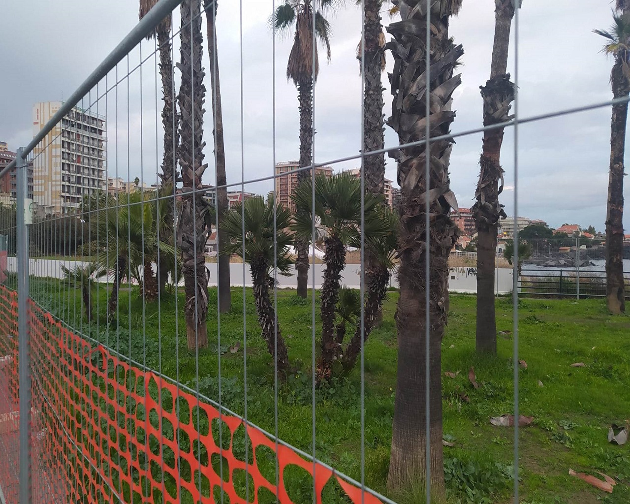 Galleria foto 'Catania, a lavoro per far “risplendere” piazza Europa e piazza Leonardo Sciascia – FOTO e VIDEO' - foto 5
