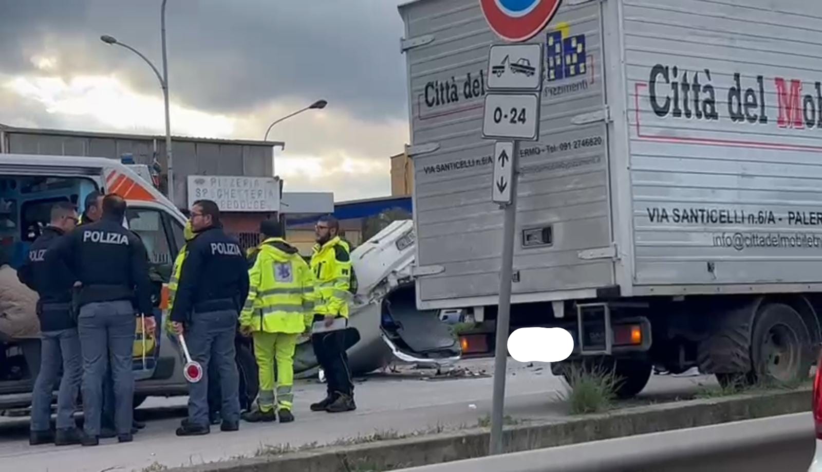 Palermo, spaventoso incidente in circonvallazione: gravi 2 giovani