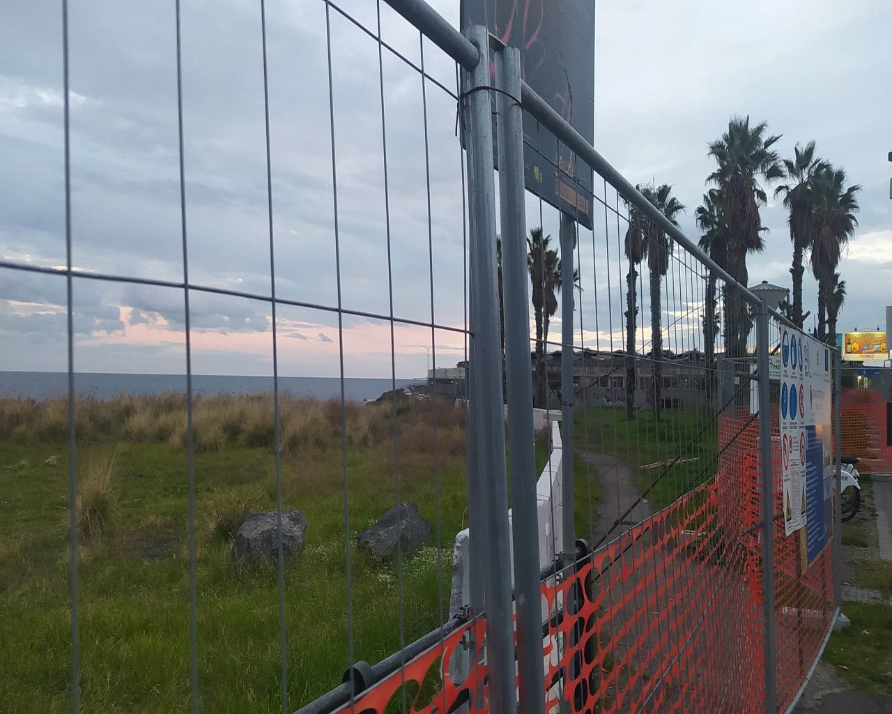 Catania, a lavoro per far “risplendere” piazza Europa e piazza Leonardo Sciascia – FOTO e VIDEO