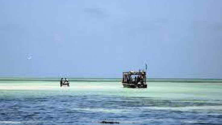 Barca di turisti si ribalta in Kenya: a bordo anche italiani